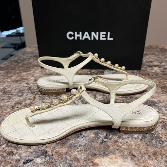Authentic Chanel Off-White Sandals with Pearls - Picture 3 of 14